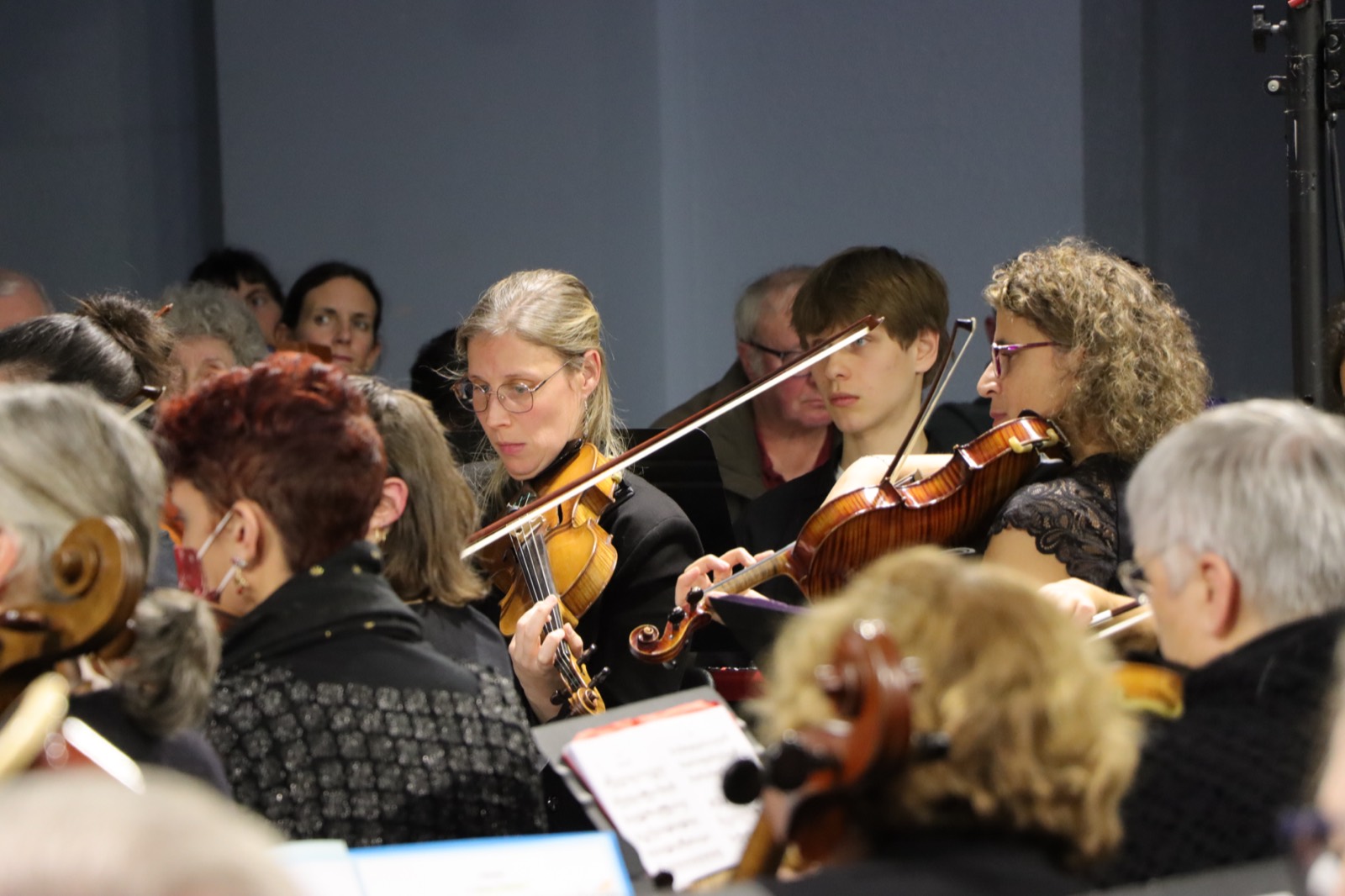 Pupitre de bois pendant le concert